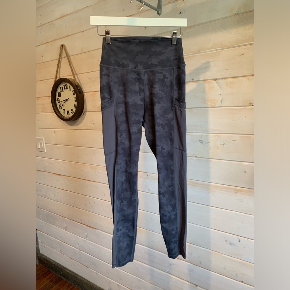 Zyia | Grey Camo 7/8 Leggings